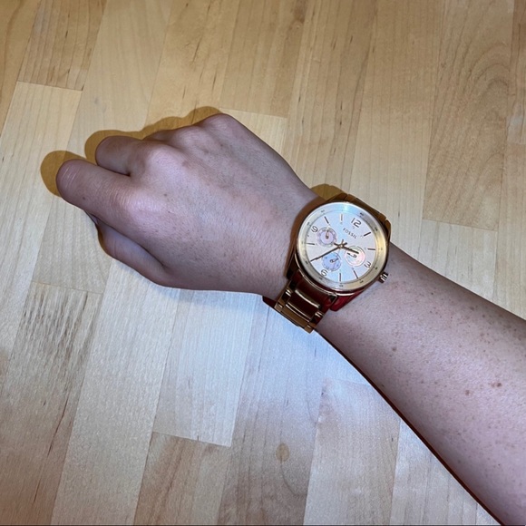 5 for $25 item 🪩 Rose Gold Stainless Steel Fossil Watch - Picture 5 of 11